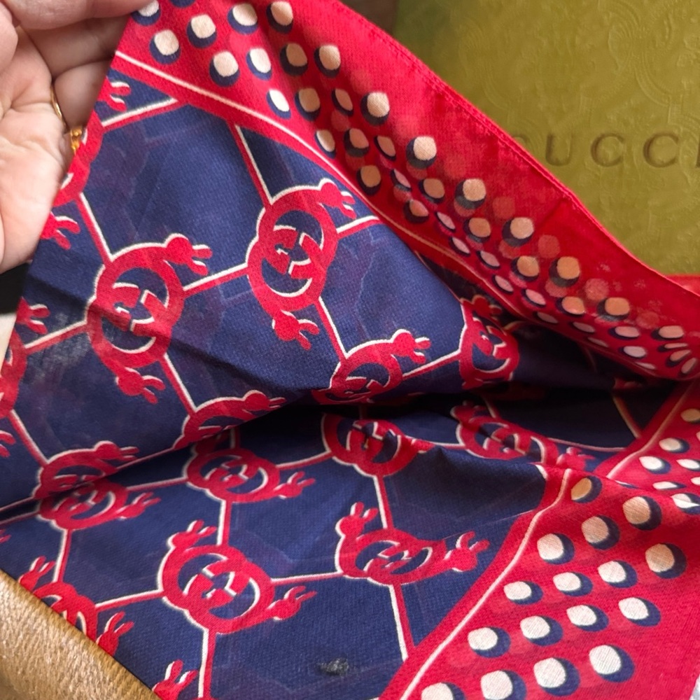 Brand NEW Gucci Red and Navy Designer Scarf NWT